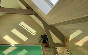 2 chambres dans maison de campagne avec piscine intérieure